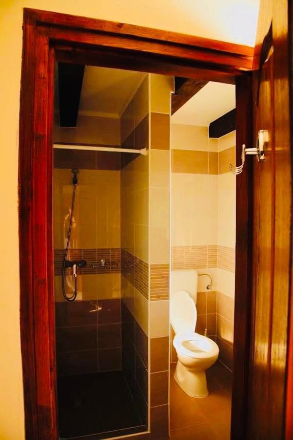Viktor Vendégház és Apartmanház Baktaloranthaza Exterior foto