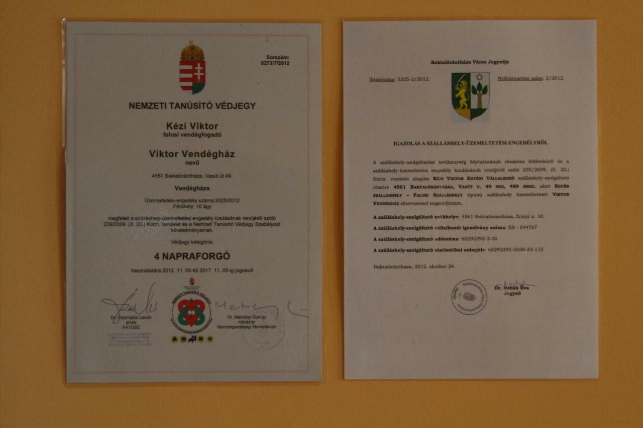 Viktor Vendégház és Apartmanház Baktaloranthaza Exterior foto