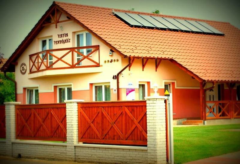 Viktor Vendégház és Apartmanház Baktaloranthaza Exterior foto