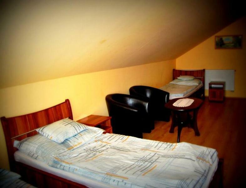 Viktor Vendégház és Apartmanház Baktaloranthaza Exterior foto